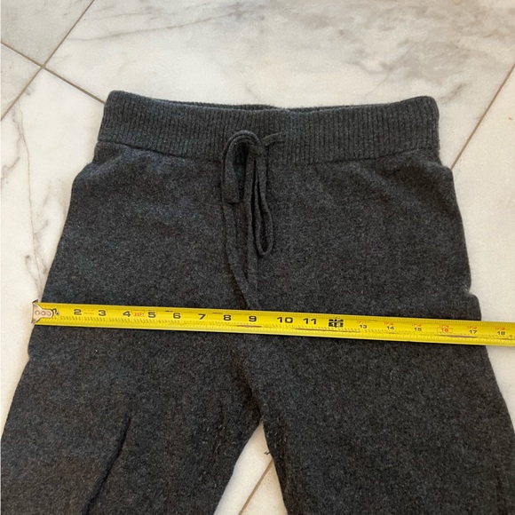 Summersalt cashmere joggers and sweater set - Picture 12 of 13